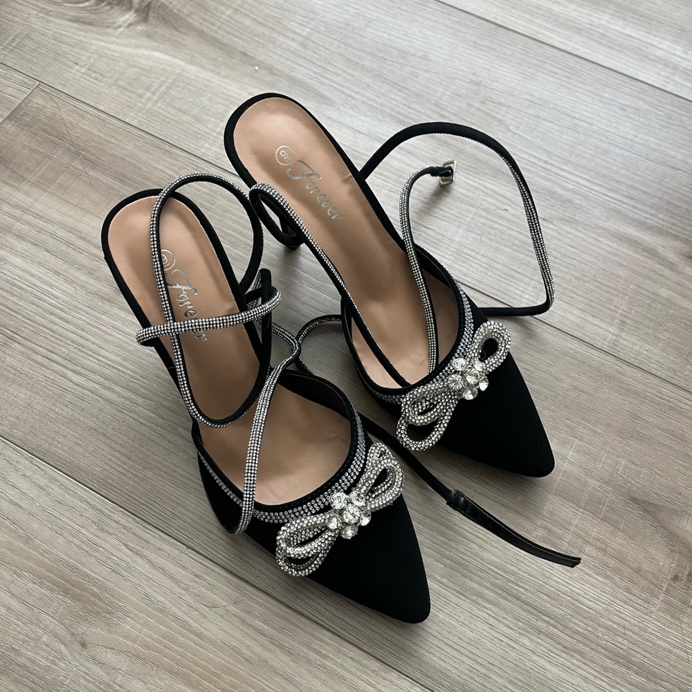 NWOT Elegant Black Women's Shoes with Rhinestone Accents